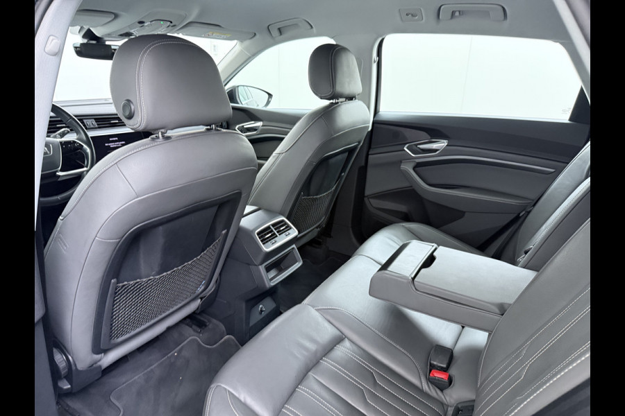 Audi e-tron 55 Quattro 95kWh 408PK- Leer+Verwarmd Trekhaak Luchtvering Adap.Cruise Navi Ecc Stoelverwarming Business edition Plus LED Lmv Elek.Achterklep Privacy Glas Keyless Zwarte Hemel Origineel Nederlandse Auto SOH 89% Trekhaak 1800kg !