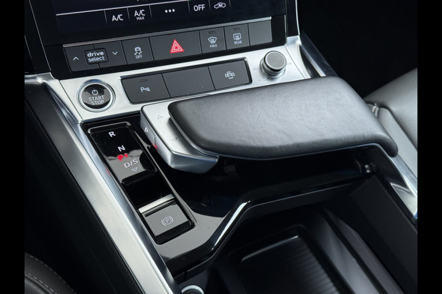 Audi e-tron 55 Quattro 95kWh 408PK- Leer+Verwarmd Trekhaak Luchtvering Adap.Cruise Navi Ecc Stoelverwarming Business edition Plus LED Lmv Elek.Achterklep Privacy Glas Keyless Zwarte Hemel Origineel Nederlandse Auto SOH 89% Trekhaak 1800kg !