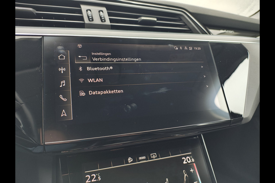 Audi e-tron 55 Quattro 95kWh 408PK- Leer+Verwarmd Trekhaak Luchtvering Adap.Cruise Navi Ecc Stoelverwarming Business edition Plus LED Lmv Elek.Achterklep Privacy Glas Keyless Zwarte Hemel Origineel Nederlandse Auto SOH 89% Trekhaak 1800kg !