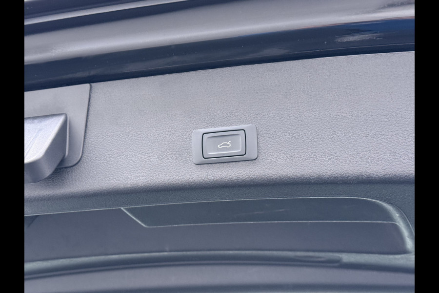 Audi e-tron 55 Quattro 95kWh 408PK- Leer+Verwarmd Trekhaak Luchtvering Adap.Cruise Navi Ecc Stoelverwarming Business edition Plus LED Lmv Elek.Achterklep Privacy Glas Keyless Zwarte Hemel Origineel Nederlandse Auto SOH 89% Trekhaak 1800kg !