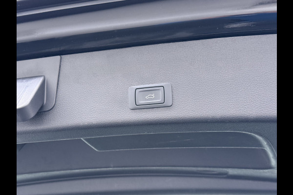 Audi e-tron 55 Quattro 95kWh 408PK- Leer+Verwarmd Trekhaak Luchtvering Adap.Cruise Navi Ecc Stoelverwarming Business edition Plus LED Lmv Elek.Achterklep Privacy Glas Keyless Zwarte Hemel Origineel Nederlandse Auto SOH 89% Trekhaak 1800kg !