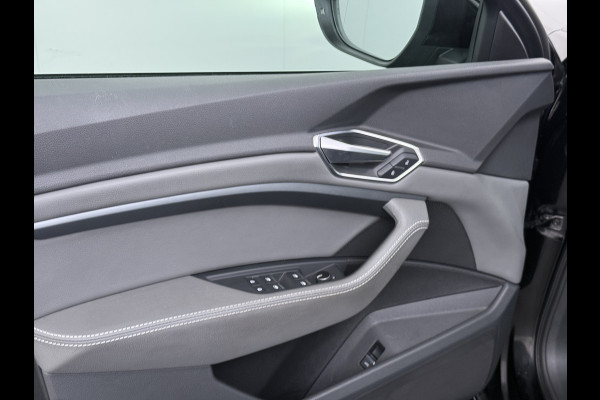 Audi e-tron 55 Quattro 95kWh 408PK- Leer+Verwarmd Trekhaak Luchtvering Adap.Cruise Navi Ecc Stoelverwarming Business edition Plus LED Lmv Elek.Achterklep Privacy Glas Keyless Zwarte Hemel Origineel Nederlandse Auto SOH 89% Trekhaak 1800kg !