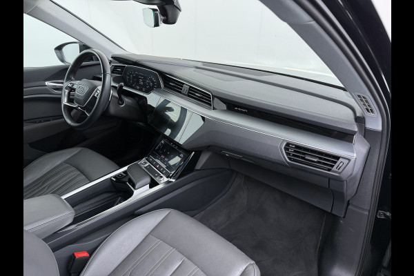 Audi e-tron 55 Quattro 95kWh 408PK- Leer+Verwarmd Trekhaak Luchtvering Adap.Cruise Navi Ecc Stoelverwarming Business edition Plus LED Lmv Elek.Achterklep Privacy Glas Keyless Zwarte Hemel Origineel Nederlandse Auto SOH 89% Trekhaak 1800kg !