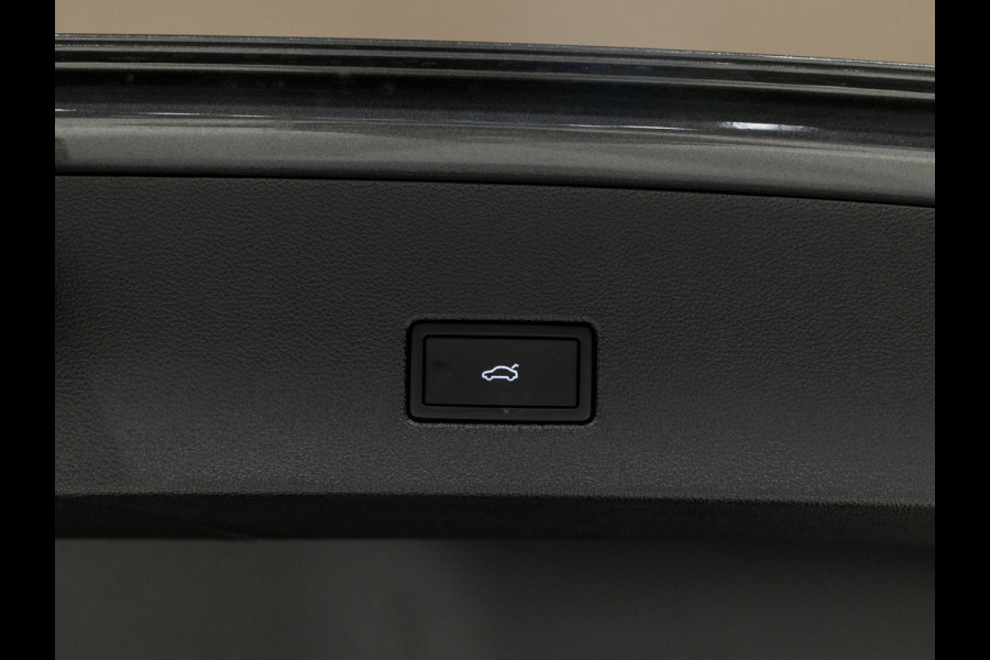 Volkswagen T-Roc 1.5 TSI R-Line Edition / 150pk / Stoel en stuur verwarming / Achteruitrij camera / Keyless /