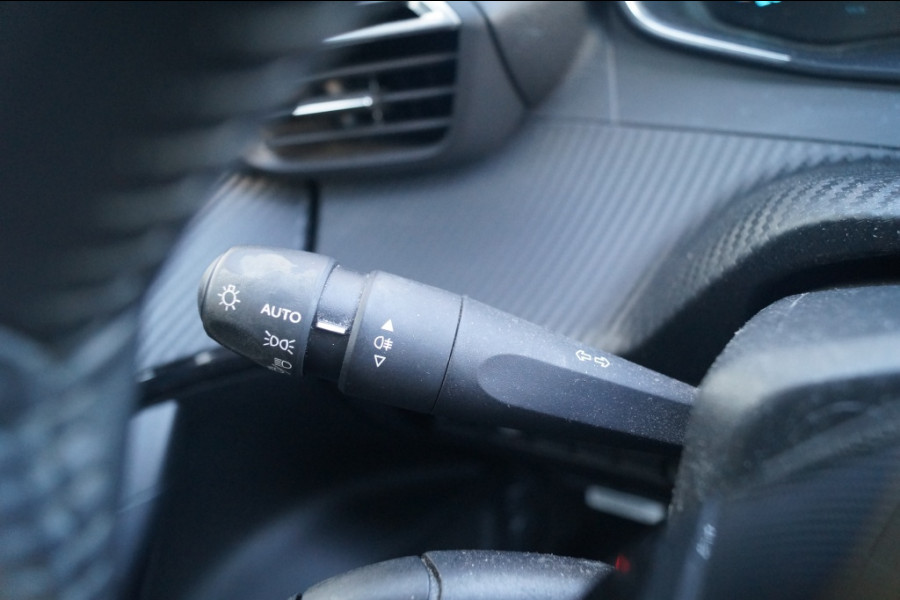 Peugeot e-2008 EV Allure 50kWh -SOH93%-NAVI-ECC-PDC-