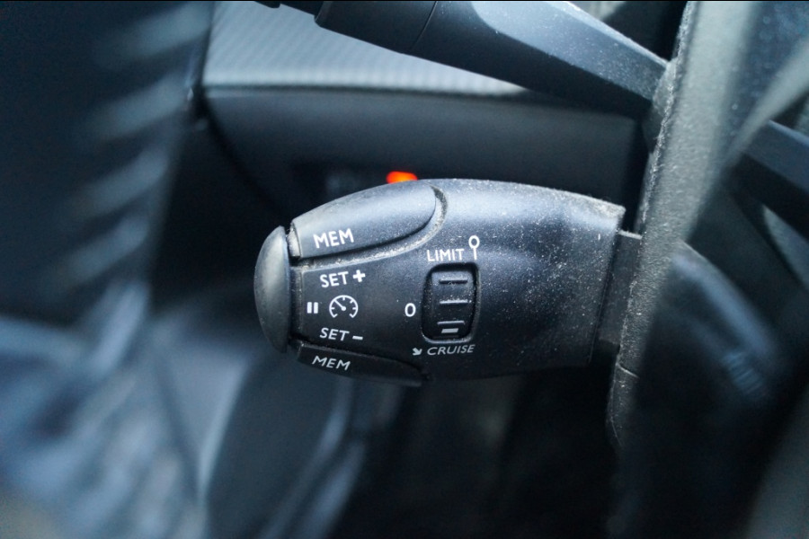 Peugeot e-2008 EV Allure 50kWh -SOH93%-NAVI-ECC-PDC-