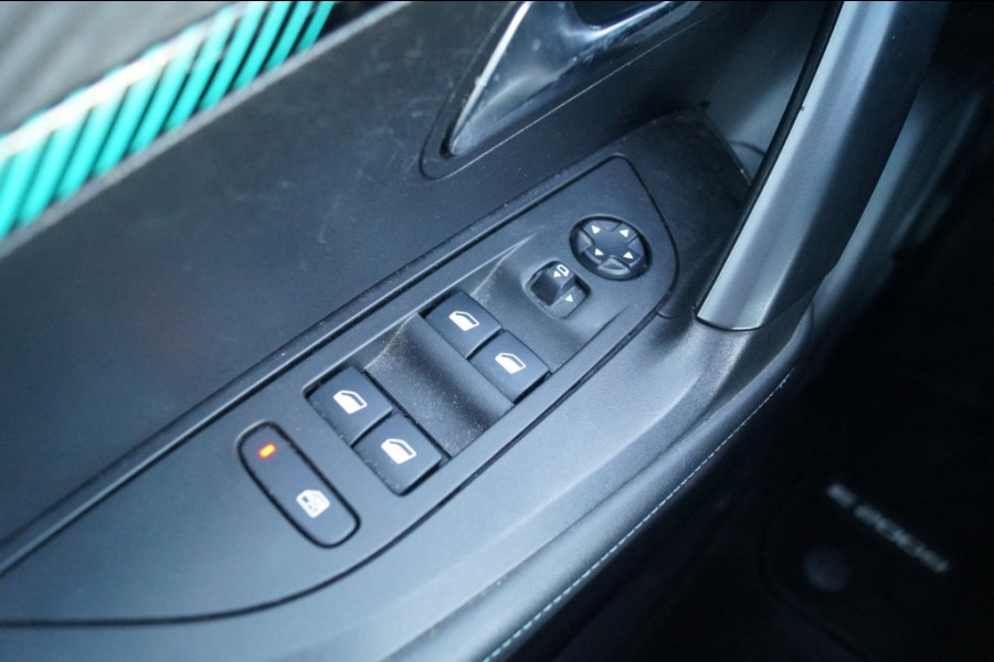 Peugeot e-2008 EV Allure 50kWh -SOH93%-NAVI-ECC-PDC-