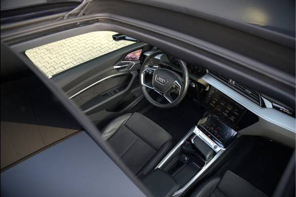Audi e-tron e-tron 55 quattro advanced Pro Line S 95 kWh S-Line | Panoramadak | Bang & Olufsen | Stoelverwarming | Head-Up Display | 360 Camera | Matrix LED | Luchtvering | Memory Seat | Keyless | Elektrisch Verstelbare Stoelen | B&O