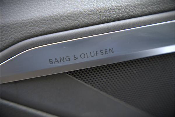 Audi e-tron e-tron 55 quattro advanced Pro Line S 95 kWh S-Line | Panoramadak | Bang & Olufsen | Stoelverwarming | Head-Up Display | 360 Camera | Matrix LED | Luchtvering | Memory Seat | Keyless | Elektrisch Verstelbare Stoelen | B&O