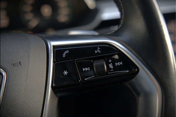 Audi e-tron e-tron 55 quattro advanced Pro Line S 95 kWh S-Line | Panoramadak | Bang & Olufsen | Stoelverwarming | Head-Up Display | 360 Camera | Matrix LED | Luchtvering | Memory Seat | Keyless | Elektrisch Verstelbare Stoelen | B&O