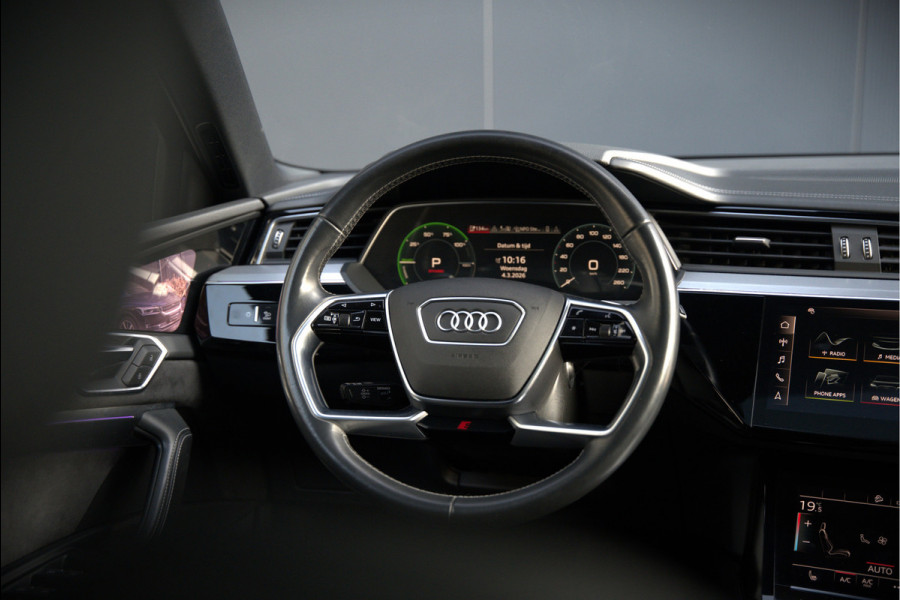Audi e-tron e-tron 55 quattro advanced Pro Line S 95 kWh S-Line | Panoramadak | Bang & Olufsen | Stoelverwarming | Head-Up Display | 360 Camera | Matrix LED | Luchtvering | Memory Seat | Keyless | Elektrisch Verstelbare Stoelen | B&O