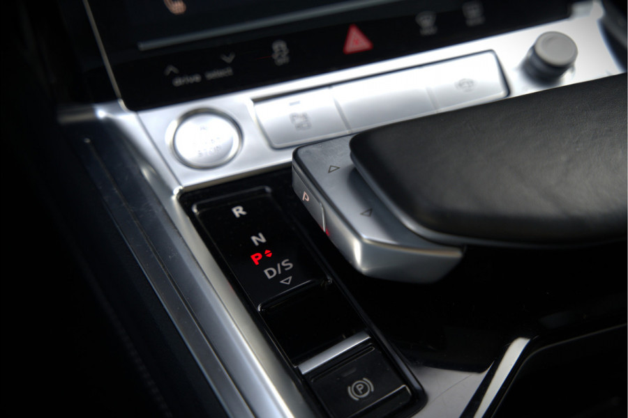 Audi e-tron e-tron 55 quattro advanced Pro Line S 95 kWh S-Line | Panoramadak | Bang & Olufsen | Stoelverwarming | Head-Up Display | 360 Camera | Matrix LED | Luchtvering | Memory Seat | Keyless | Elektrisch Verstelbare Stoelen | B&O