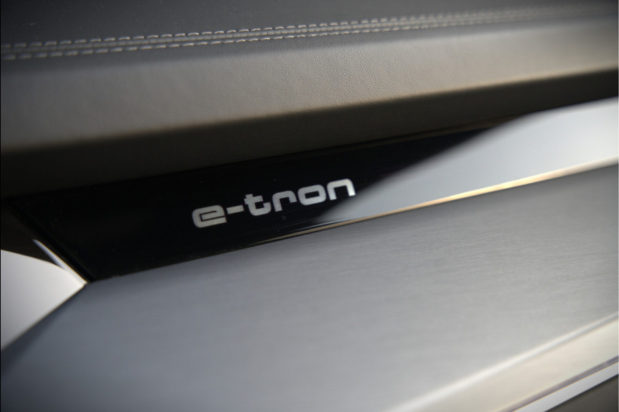 Audi e-tron e-tron 55 quattro advanced Pro Line S 95 kWh S-Line | Panoramadak | Bang & Olufsen | Stoelverwarming | Head-Up Display | 360 Camera | Matrix LED | Luchtvering | Memory Seat | Keyless | Elektrisch Verstelbare Stoelen | B&O