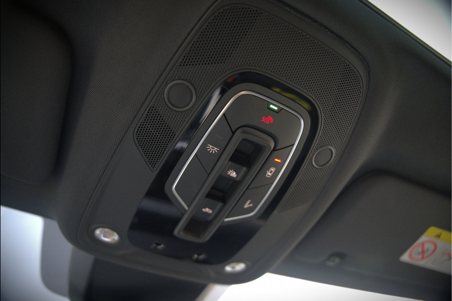 Audi e-tron e-tron 55 quattro advanced Pro Line S 95 kWh S-Line | Panoramadak | Bang & Olufsen | Stoelverwarming | Head-Up Display | 360 Camera | Matrix LED | Luchtvering | Memory Seat | Keyless | Elektrisch Verstelbare Stoelen | B&O