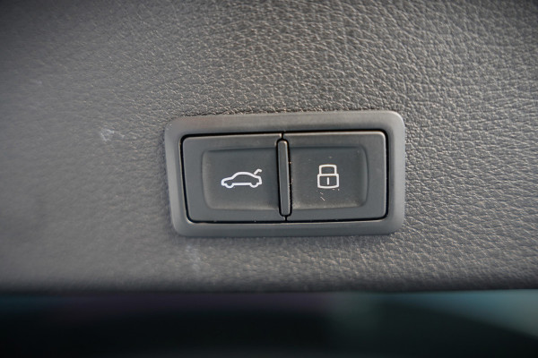 Audi e-tron e-tron 55 quattro advanced Pro Line S 95 kWh S-Line | Panoramadak | Bang & Olufsen | Stoelverwarming | Head-Up Display | 360 Camera | Matrix LED | Luchtvering | Memory Seat | Keyless | Elektrisch Verstelbare Stoelen | B&O