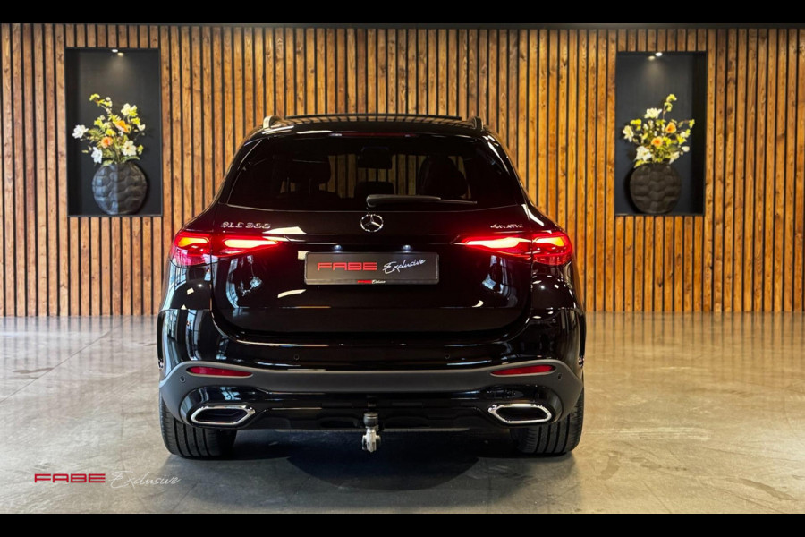 Mercedes-Benz GLC 300 4MATIC AMG Line//Fabrieksgarantie tot SEP 2027/PANO/LUCHTVERING/360/Trekhaak