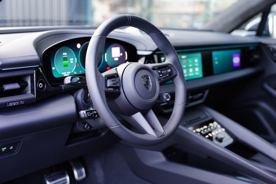 Porsche Macan Turbo 100 kWh / Passenger Display / Panoramadak / 2 D.Km