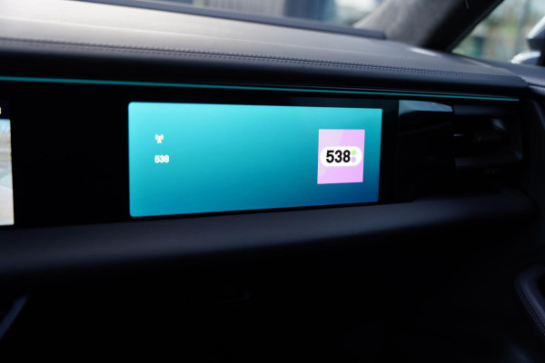 Porsche Macan Turbo 100 kWh / Passenger Display / Panoramadak / 2 D.Km