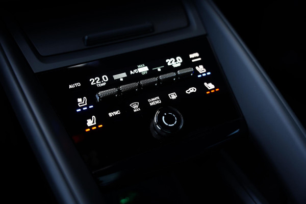 Porsche Macan Turbo 100 kWh / Passenger Display / Panoramadak / 2 D.Km