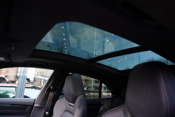 Porsche Macan Turbo 100 kWh / Passenger Display / Panoramadak / 2 D.Km