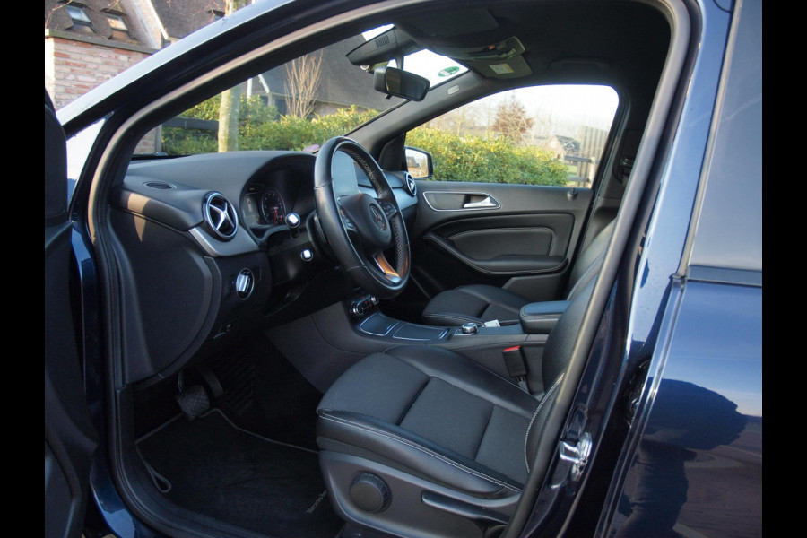Mercedes-Benz B-Klasse 180 Ambition LED | Automaat | Sports Tourer | Night-pakket | Zwarte hemel bekleding