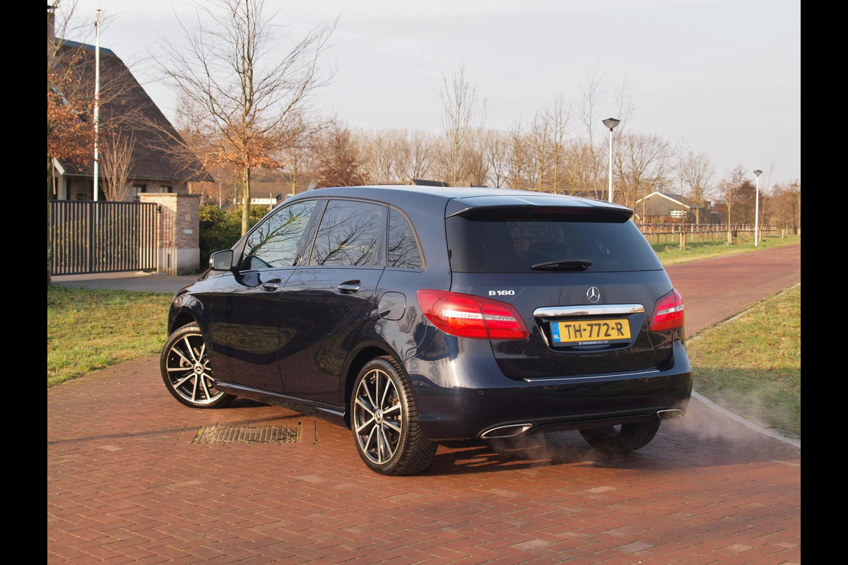 Mercedes-Benz B-Klasse 180 Ambition LED | Automaat | Sports Tourer | Night-pakket | Zwarte hemel bekleding