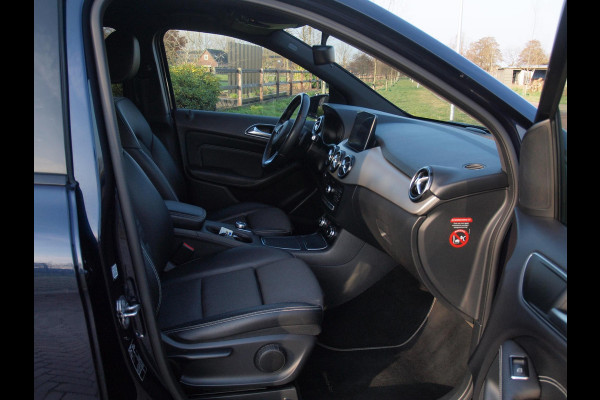 Mercedes-Benz B-Klasse 180 Ambition LED | Automaat | Sports Tourer | Night-pakket | Zwarte hemel bekleding