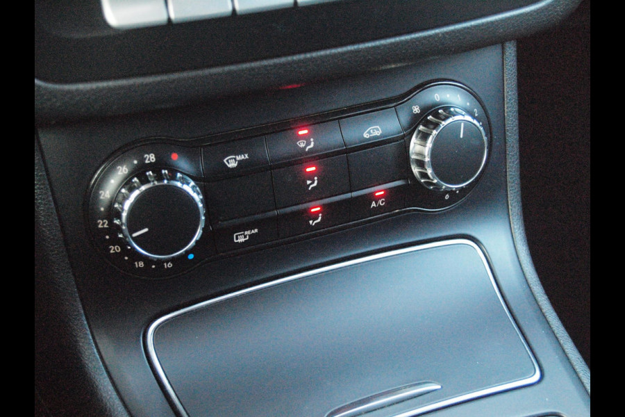 Mercedes-Benz B-Klasse 180 Ambition LED | Automaat | Sports Tourer | Night-pakket | Zwarte hemel bekleding