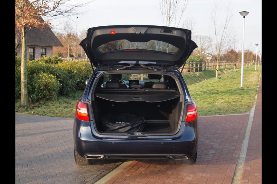 Mercedes-Benz B-Klasse 180 Ambition LED | Automaat | Sports Tourer | Night-pakket | Zwarte hemel bekleding