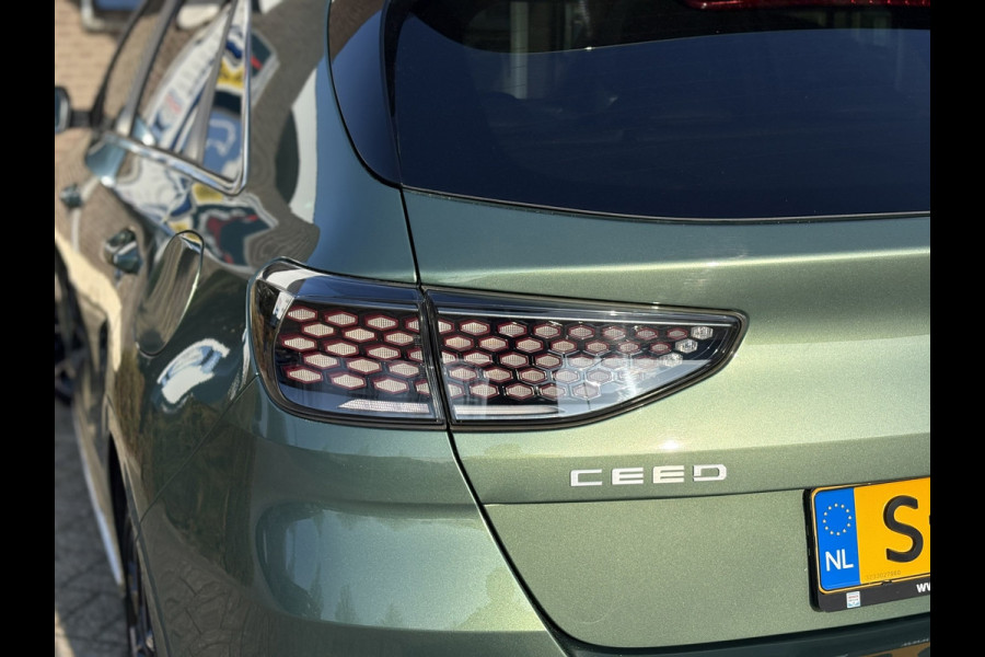 Kia Ceed 1.5 T-GDi GT-Line | Pano, Leder/Alcantara, Navi, Carplay/Android, Camera, Stoel+Stuurverw. | Dealeronderhouden | 1e Eig |