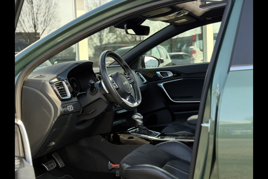 Kia Ceed 1.5 T-GDi GT-Line | Pano, Leder/Alcantara, Navi, Carplay/Android, Camera, Stoel+Stuurverw. | Dealeronderhouden | 1e Eig |