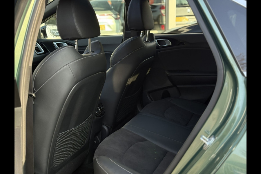 Kia Ceed 1.5 T-GDi GT-Line | Pano, Leder/Alcantara, Navi, Carplay/Android, Camera, Stoel+Stuurverw. | Dealeronderhouden | 1e Eig |
