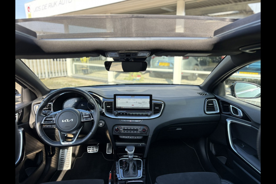 Kia Ceed 1.5 T-GDi GT-Line | Pano, Leder/Alcantara, Navi, Carplay/Android, Camera, Stoel+Stuurverw. | Dealeronderhouden | 1e Eig |