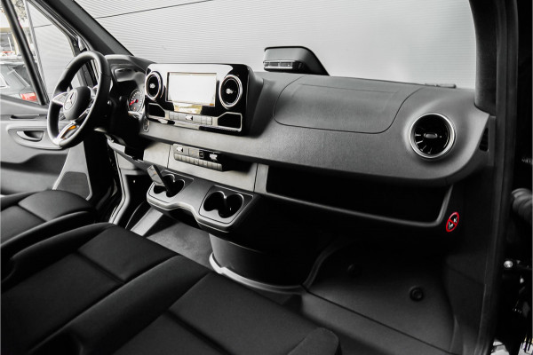 Mercedes-Benz Sprinter 319 1.9 CDI L2H2 RWD Distronic Camera LED Navi Trekhaak 3.5T