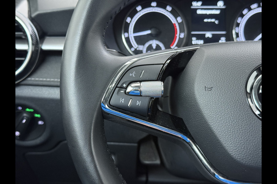 Škoda Fabia 1.0i 96PK Navi Camera Pdc Apple Carplay Android Keyless Stoelverwarming Cruise Control ECC Lmv Isofix Privacyglas Led Smartlink Bluetooth Licht-/regensensor Mooie en complete Skoda Fabia 380 Liter kofferruimte