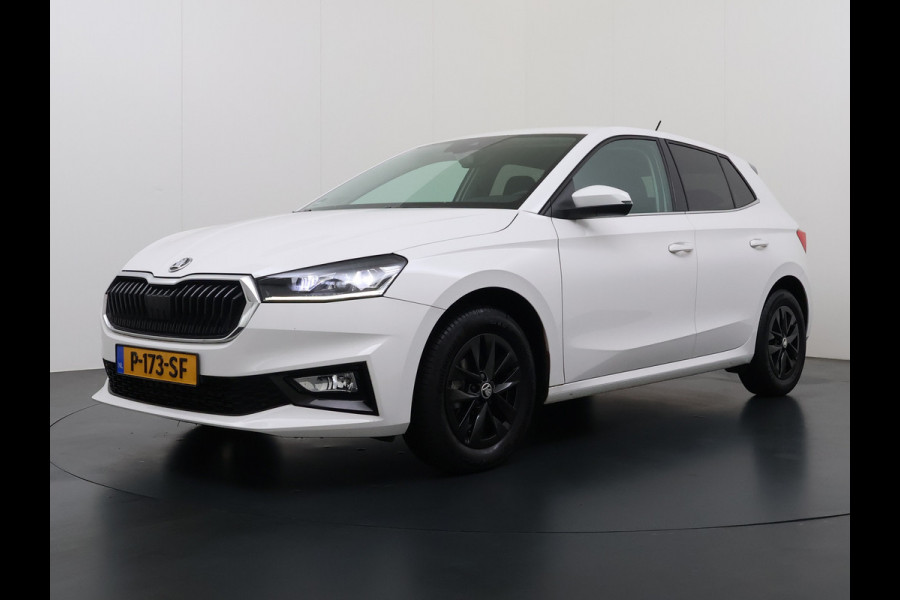Škoda Fabia 1.0i 96PK Navi Camera Pdc Apple Carplay Android Keyless Stoelverwarming Cruise Control ECC Lmv Isofix Privacyglas Led Smartlink Bluetooth Licht-/regensensor Mooie en complete Skoda Fabia 380 Liter kofferruimte