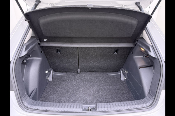 Škoda Fabia 1.0i 96PK Navi Camera Pdc Apple Carplay Android Keyless Stoelverwarming Cruise Control ECC Lmv Isofix Privacyglas Led Smartlink Bluetooth Licht-/regensensor Mooie en complete Skoda Fabia 380 Liter kofferruimte