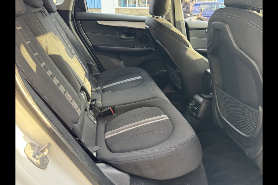 BMW 2 Serie Active Tourer 225xe iPerformance eDrive Edition - AUTOMAAT I Navigatie I Airco I PDC I Sport velgen I Dealer onderh.