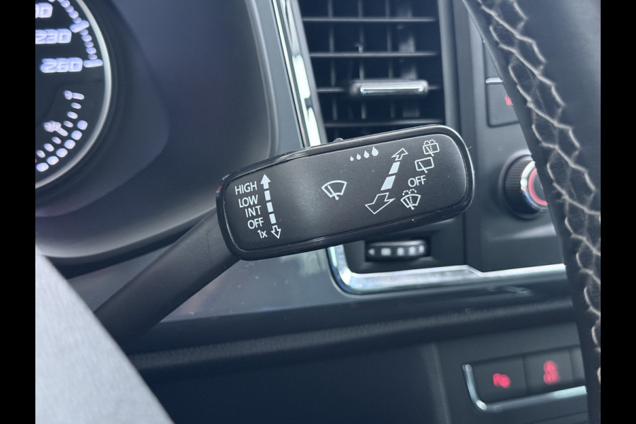 Seat Ateca s1.5T 150PK AUT-7 Navi Ecc Trekhaak LED Apple Carplay/Android Auto Cruise Control Pdc Stoelverwarming tyle Business Intense Elek.Achterklep Lmv 17" Led Regen-/Lichtsensor Full Link DAB+ Bluetooth DSG 1.600KG Trekgewicht