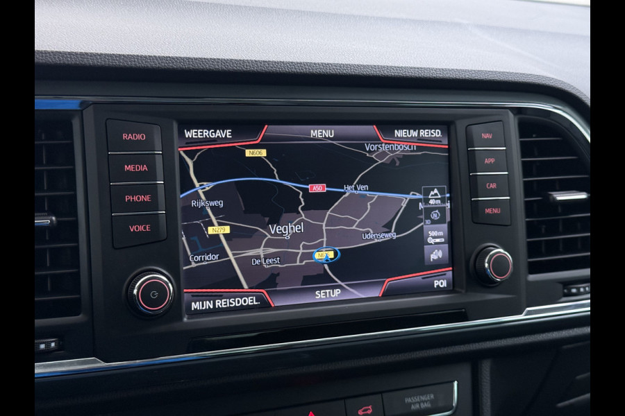 Seat Ateca s1.5T 150PK AUT-7 Navi Ecc Trekhaak LED Apple Carplay/Android Auto Cruise Control Pdc Stoelverwarming tyle Business Intense Elek.Achterklep Lmv 17" Led Regen-/Lichtsensor Full Link DAB+ Bluetooth DSG 1.600KG Trekgewicht