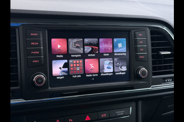 Seat Ateca s1.5T 150PK AUT-7 Navi Ecc Trekhaak LED Apple Carplay/Android Auto Cruise Control Pdc Stoelverwarming tyle Business Intense Elek.Achterklep Lmv 17" Led Regen-/Lichtsensor Full Link DAB+ Bluetooth DSG 1.600KG Trekgewicht
