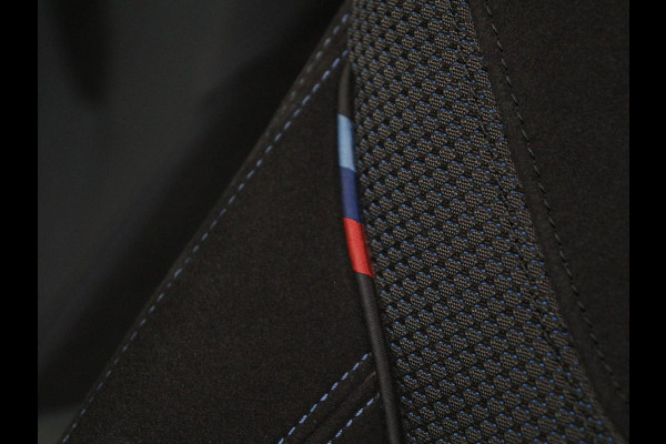 BMW 5 Serie 520i M Sport | Alcantara | Sfeerverlichting | Trekhaak | Navigatie Professional | Full LED | Sportstoelen | Parkeerhulp | Cruise control | Keyless start | Climate control | Bluetooth