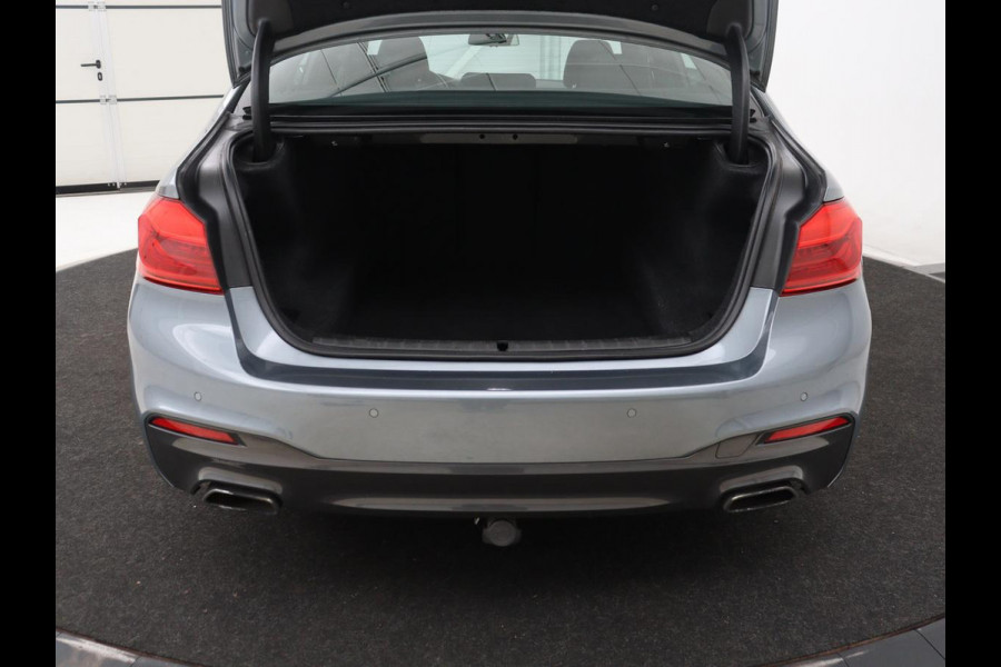 BMW 5 Serie 520i M Sport | Alcantara | Sfeerverlichting | Trekhaak | Navigatie Professional | Full LED | Sportstoelen | Parkeerhulp | Cruise control | Keyless start | Climate control | Bluetooth