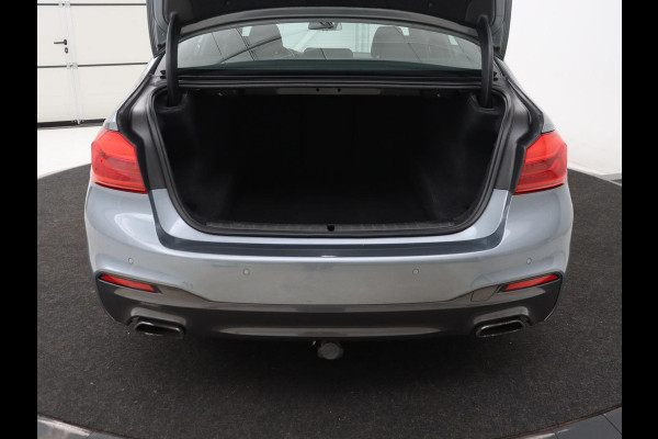 BMW 5 Serie 520i M Sport | Alcantara | Sfeerverlichting | Trekhaak | Navigatie Professional | Full LED | Sportstoelen | Parkeerhulp | Cruise control | Keyless start | Climate control | Bluetooth