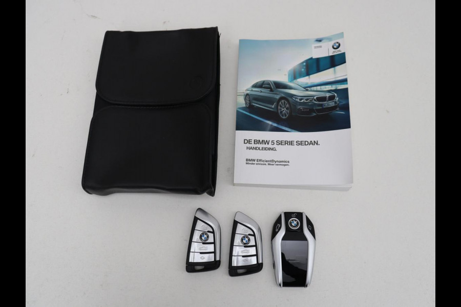 BMW 5 Serie 520i M Sport | Alcantara | Sfeerverlichting | Trekhaak | Navigatie Professional | Full LED | Sportstoelen | Parkeerhulp | Cruise control | Keyless start | Climate control | Bluetooth
