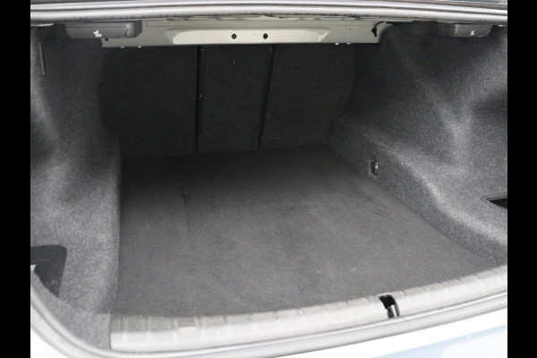 BMW 5 Serie 520i M Sport | Alcantara | Sfeerverlichting | Trekhaak | Navigatie Professional | Full LED | Sportstoelen | Parkeerhulp | Cruise control | Keyless start | Climate control | Bluetooth