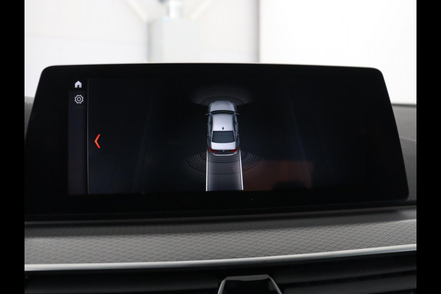 BMW 5 Serie 520i M Sport | Alcantara | Sfeerverlichting | Trekhaak | Navigatie Professional | Full LED | Sportstoelen | Parkeerhulp | Cruise control | Keyless start | Climate control | Bluetooth