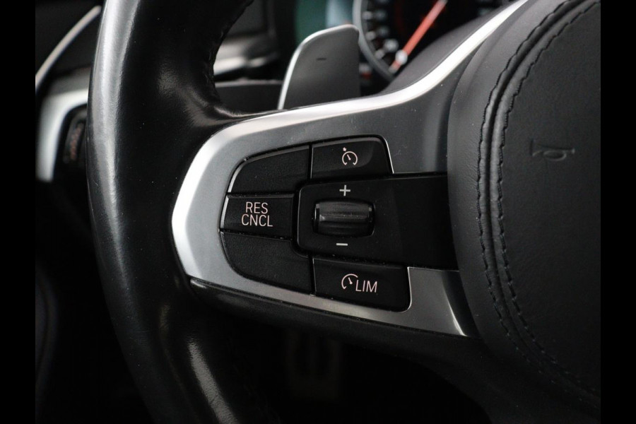 BMW 5 Serie 520i M Sport | Alcantara | Sfeerverlichting | Trekhaak | Navigatie Professional | Full LED | Sportstoelen | Parkeerhulp | Cruise control | Keyless start | Climate control | Bluetooth