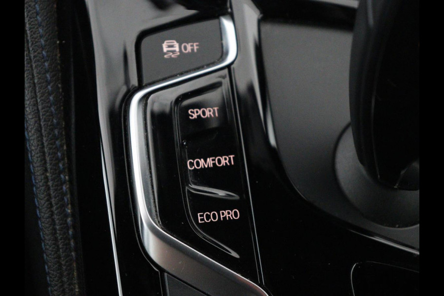 BMW 5 Serie 520i M Sport | Alcantara | Sfeerverlichting | Trekhaak | Navigatie Professional | Full LED | Sportstoelen | Parkeerhulp | Cruise control | Keyless start | Climate control | Bluetooth