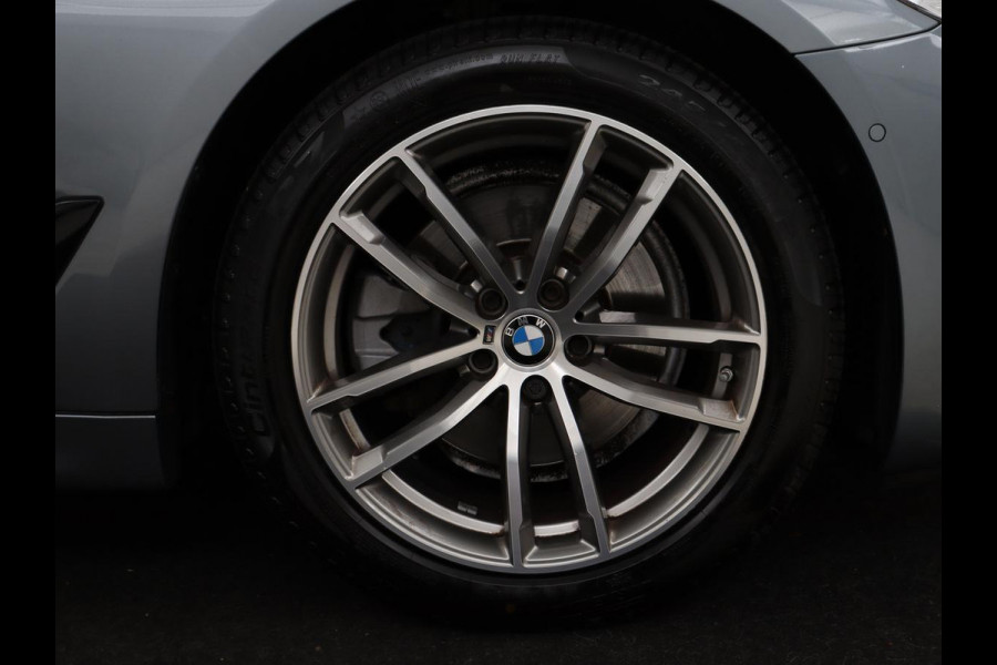 BMW 5 Serie 520i M Sport | Alcantara | Sfeerverlichting | Trekhaak | Navigatie Professional | Full LED | Sportstoelen | Parkeerhulp | Cruise control | Keyless start | Climate control | Bluetooth